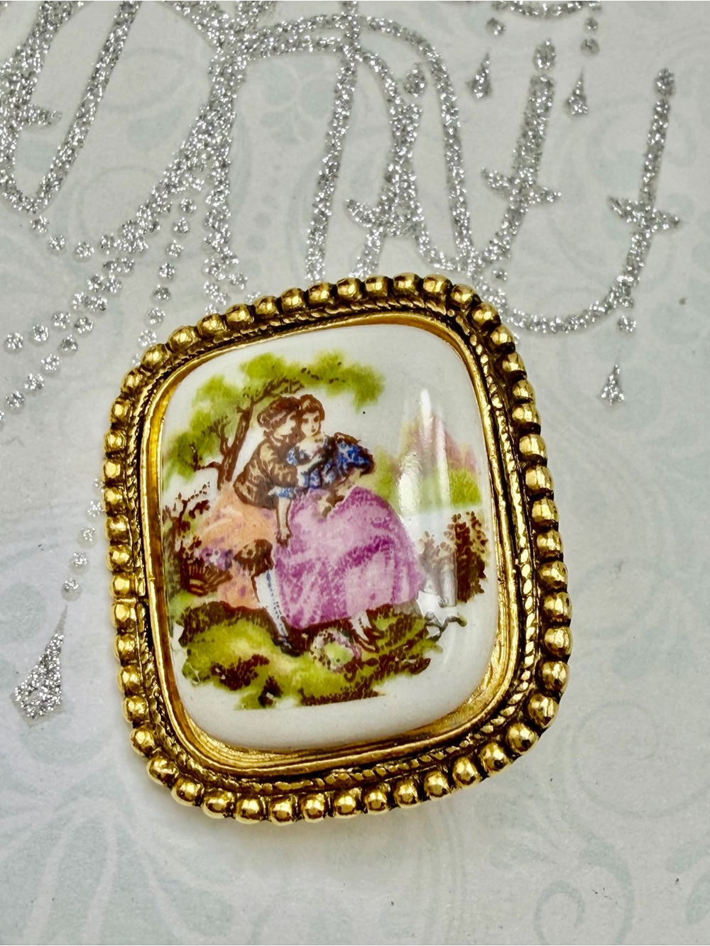 Porcelain Courting Couple Brooch #p12